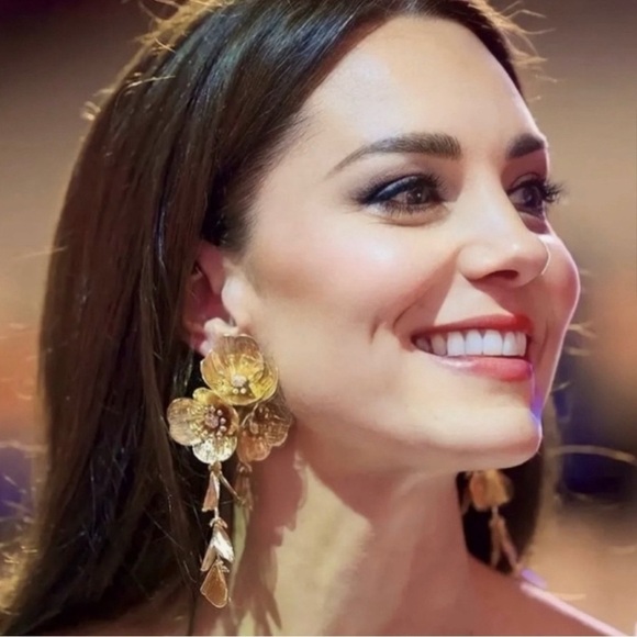 ✨ Zara Kate Middleton statement cascading floral earrings ✨ with GIFT BOX ✨💕💕 - Picture 5 of 9